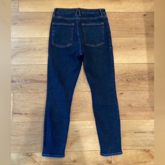 GOOD AMERICAN Good Legs Crop Jean in Blue 787 Size 6 / 28 Dark Wash. - Picture 7 of 7